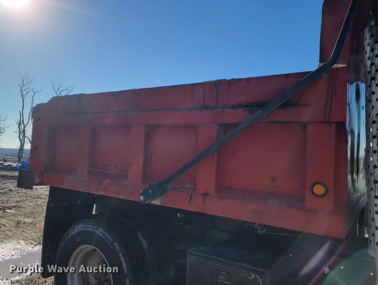 image for item IV9740 2000 International 4700  dump truck