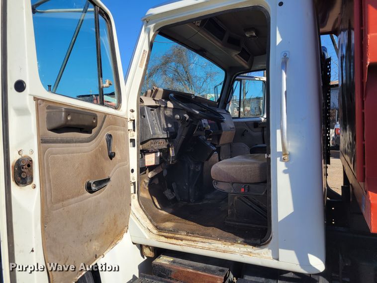 image for item IV9740 2000 International 4700  dump truck