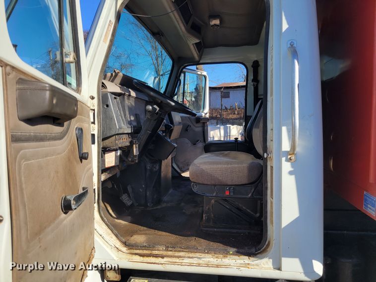 image for item IV9740 2000 International 4700  dump truck