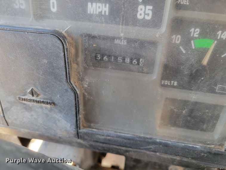 image for item IV9740 2000 International 4700  dump truck