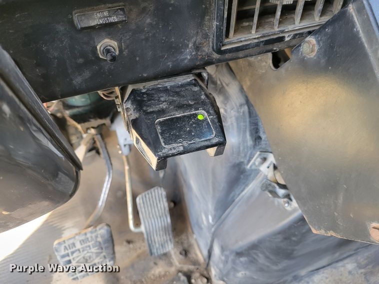 image for item IV9740 2000 International 4700  dump truck