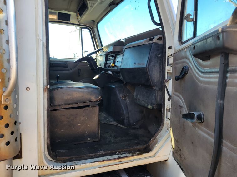 image for item IV9740 2000 International 4700  dump truck