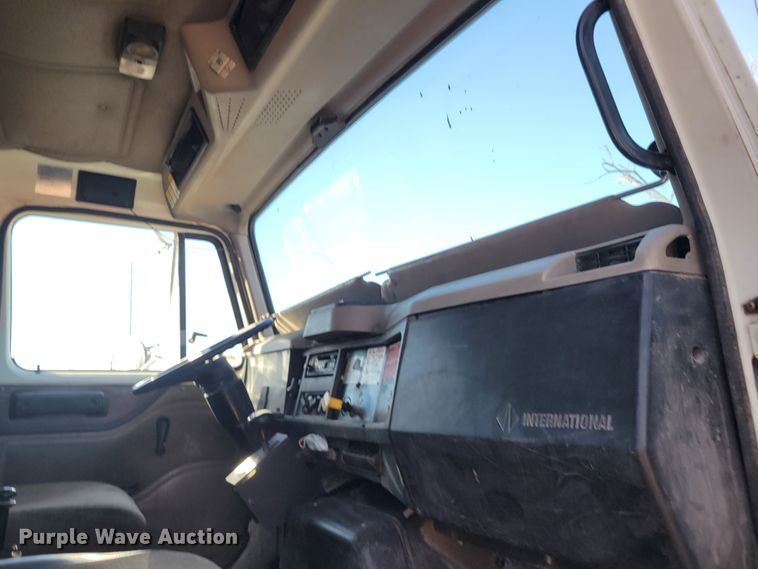 image for item IV9740 2000 International 4700  dump truck