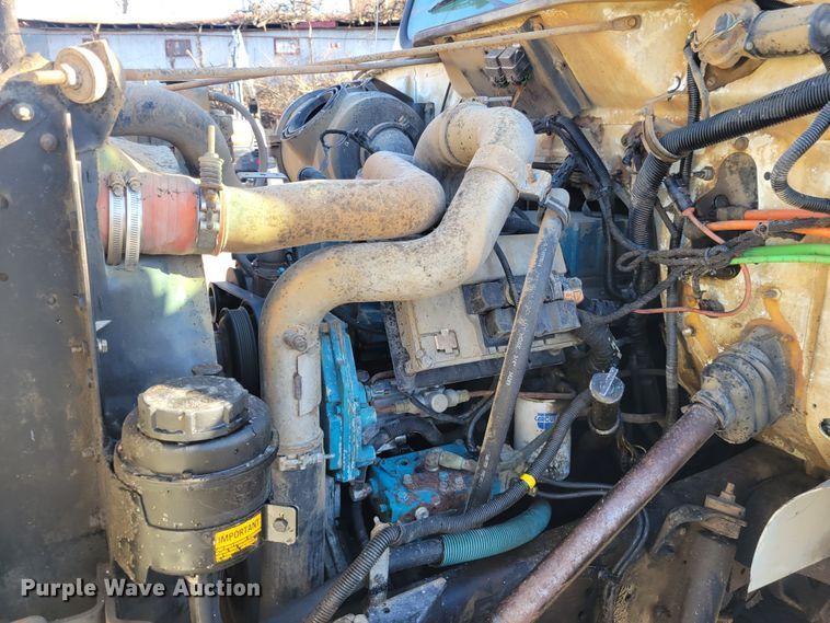 image for item IV9740 2000 International 4700  dump truck