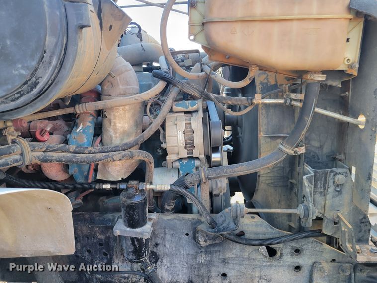 image for item IV9740 2000 International 4700  dump truck