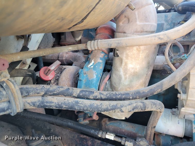 image for item IV9740 2000 International 4700  dump truck