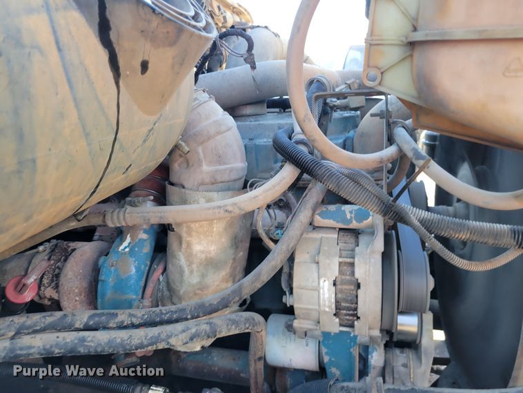 image for item IV9740 2000 International 4700  dump truck