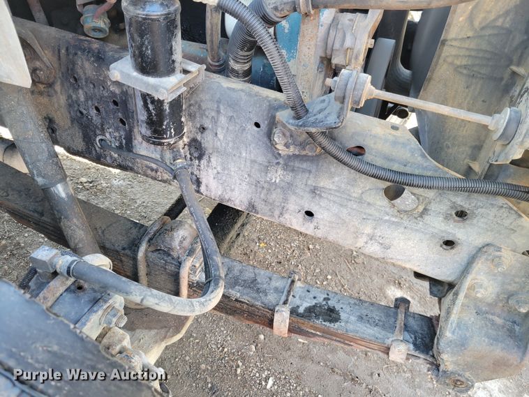 image for item IV9740 2000 International 4700  dump truck