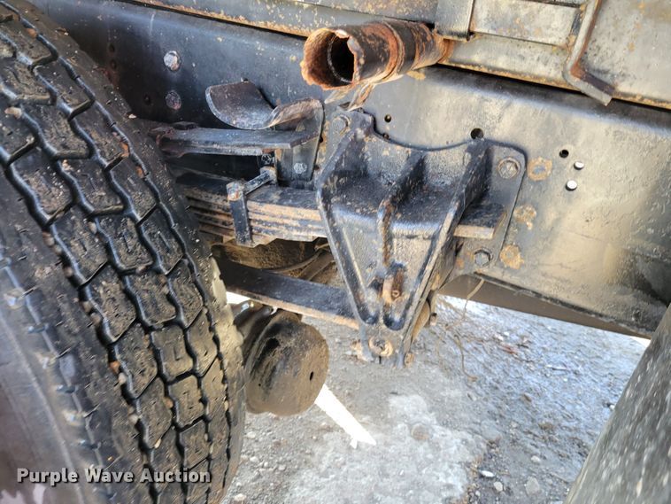 image for item IV9740 2000 International 4700  dump truck