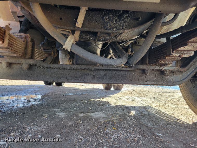 image for item IV9740 2000 International 4700  dump truck