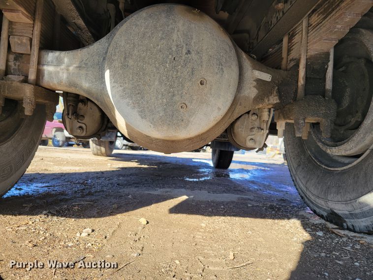 image for item IV9740 2000 International 4700  dump truck