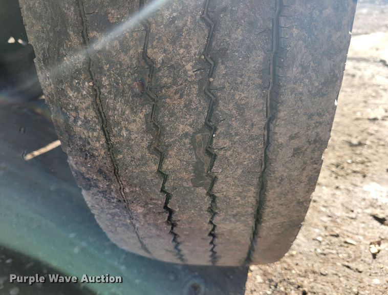 image for item IV9740 2000 International 4700  dump truck