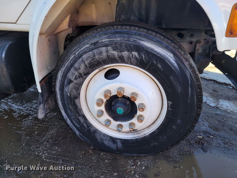 image for item IV9740 2000 International 4700  dump truck