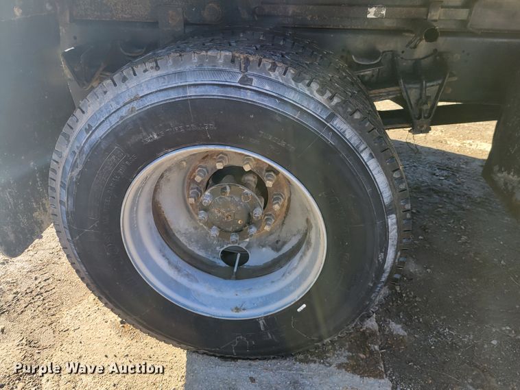 image for item IV9740 2000 International 4700  dump truck