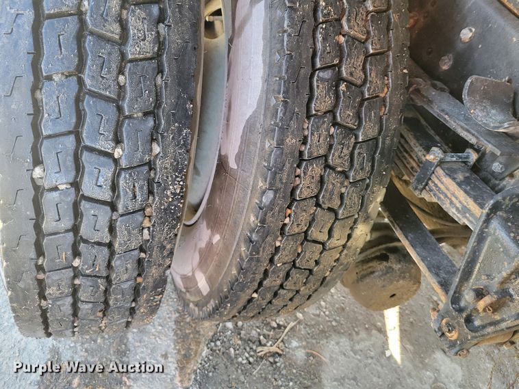 image for item IV9740 2000 International 4700  dump truck