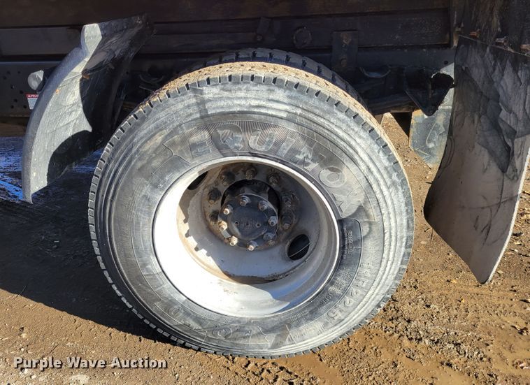 image for item IV9740 2000 International 4700  dump truck