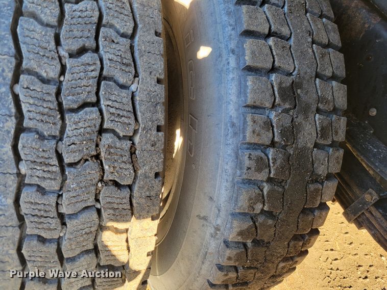 image for item IV9740 2000 International 4700  dump truck