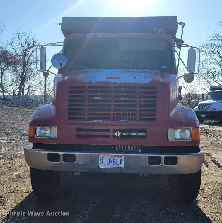 image for item IV9741 1993 International 8100  dump truck