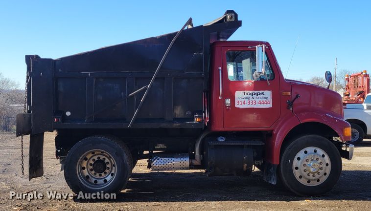 image for item IV9741 1993 International 8100  dump truck