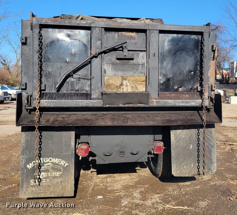 image for item IV9741 1993 International 8100  dump truck