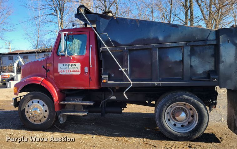 image for item IV9741 1993 International 8100  dump truck