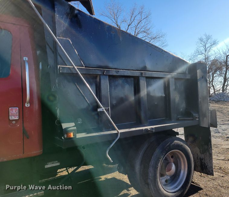 image for item IV9741 1993 International 8100  dump truck