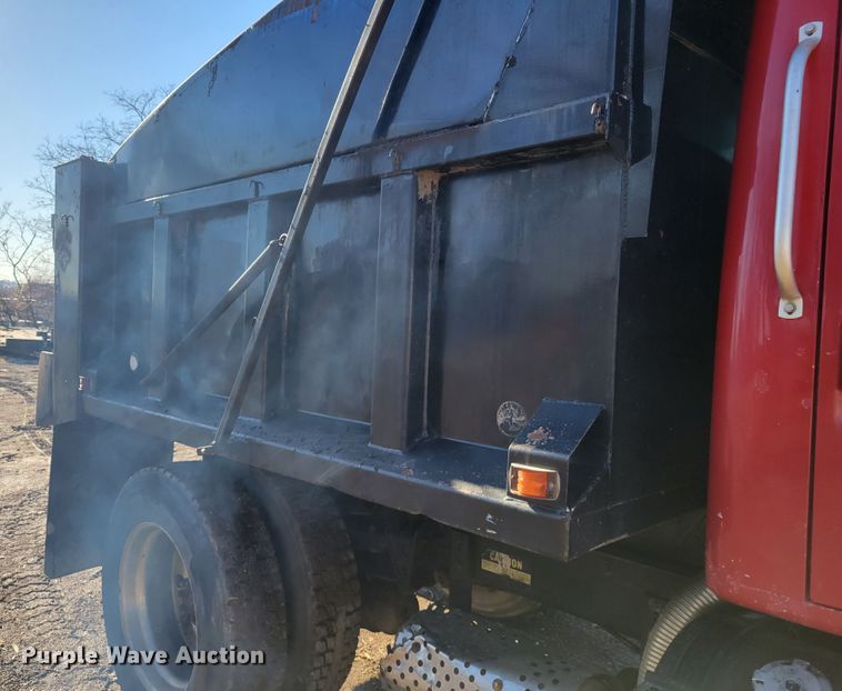 image for item IV9741 1993 International 8100  dump truck