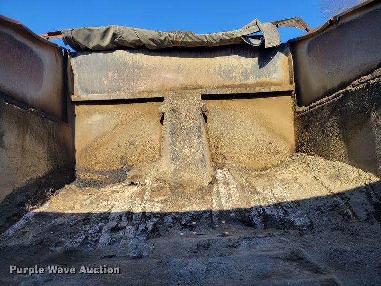 image for item IV9741 1993 International 8100  dump truck