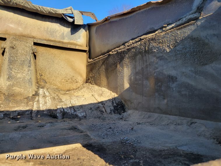 image for item IV9741 1993 International 8100  dump truck