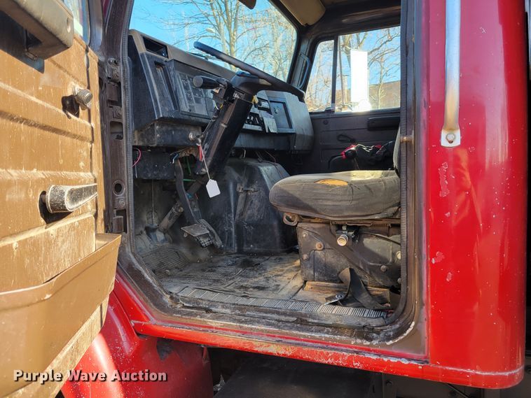 image for item IV9741 1993 International 8100  dump truck