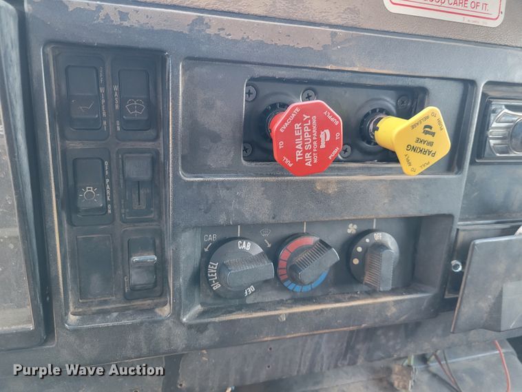 image for item IV9741 1993 International 8100  dump truck