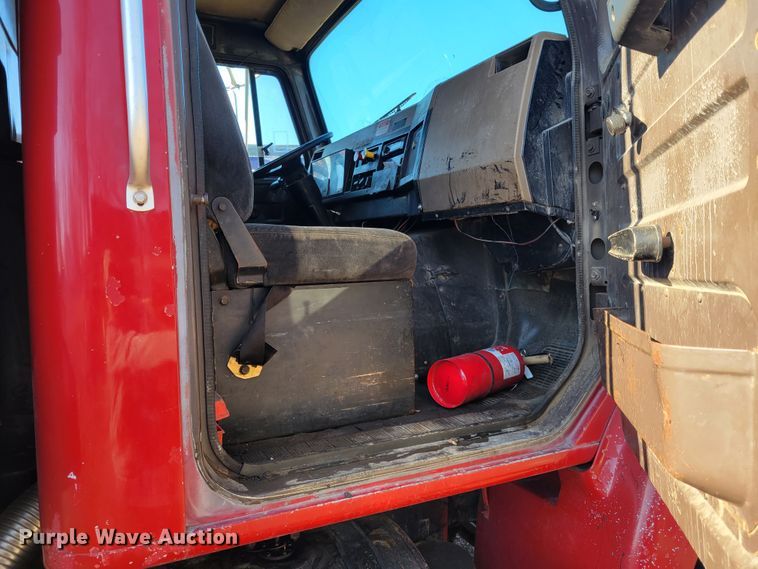 image for item IV9741 1993 International 8100  dump truck