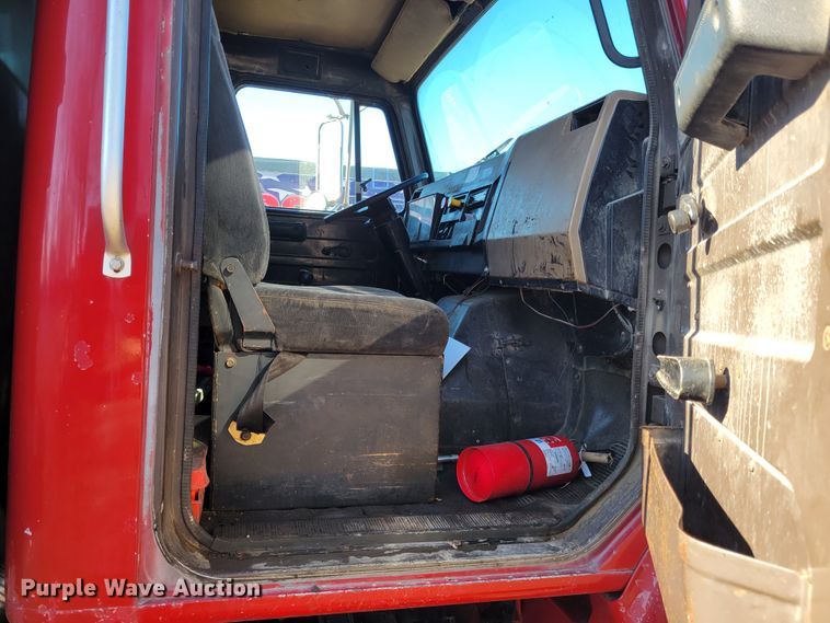 image for item IV9741 1993 International 8100  dump truck