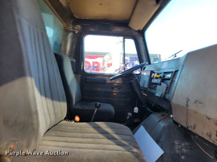 image for item IV9741 1993 International 8100  dump truck