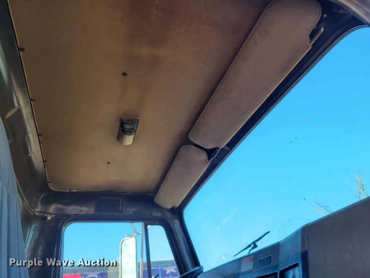 image for item IV9741 1993 International 8100  dump truck