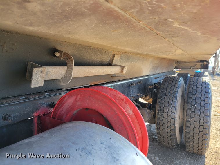 image for item IV9742 2005 Sterling LT8500  dump truck