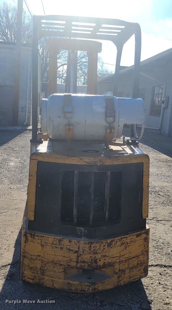 image for item IV9743 Caterpillar T40C  forklift