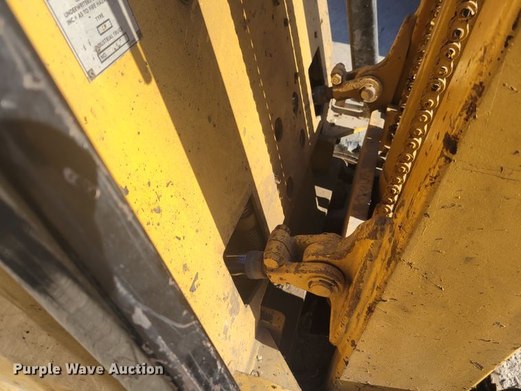 image for item IV9743 Caterpillar T40C  forklift