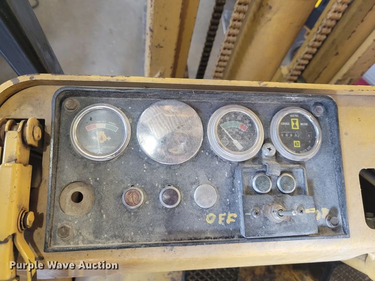 image for item IV9743 Caterpillar T40C  forklift