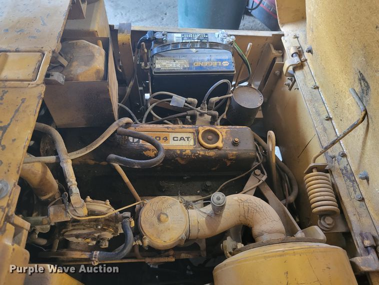 image for item IV9743 Caterpillar T40C  forklift