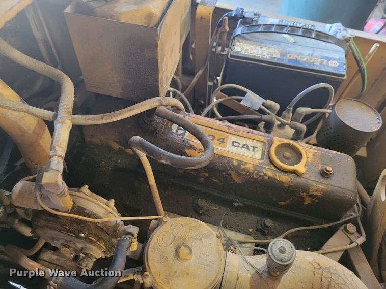 image for item IV9743 Caterpillar T40C  forklift