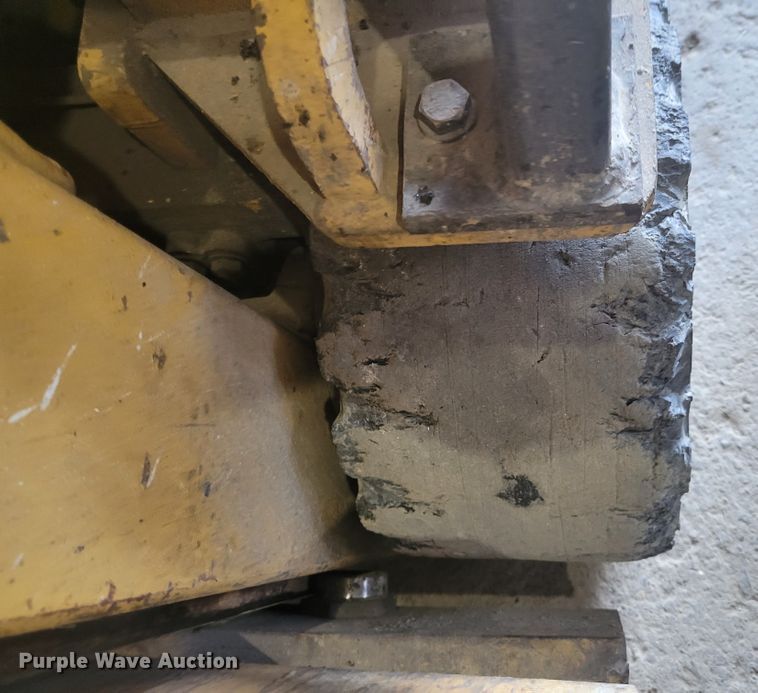 image for item IV9743 Caterpillar T40C  forklift