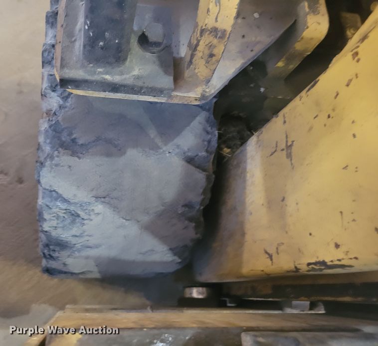 image for item IV9743 Caterpillar T40C  forklift