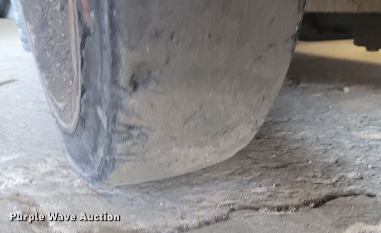 image for item IV9743 Caterpillar T40C  forklift