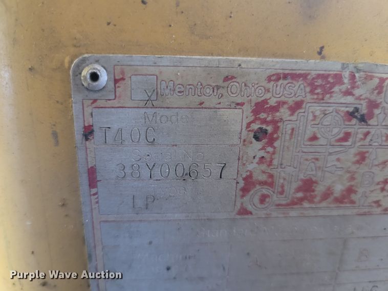 image for item IV9743 Caterpillar T40C  forklift