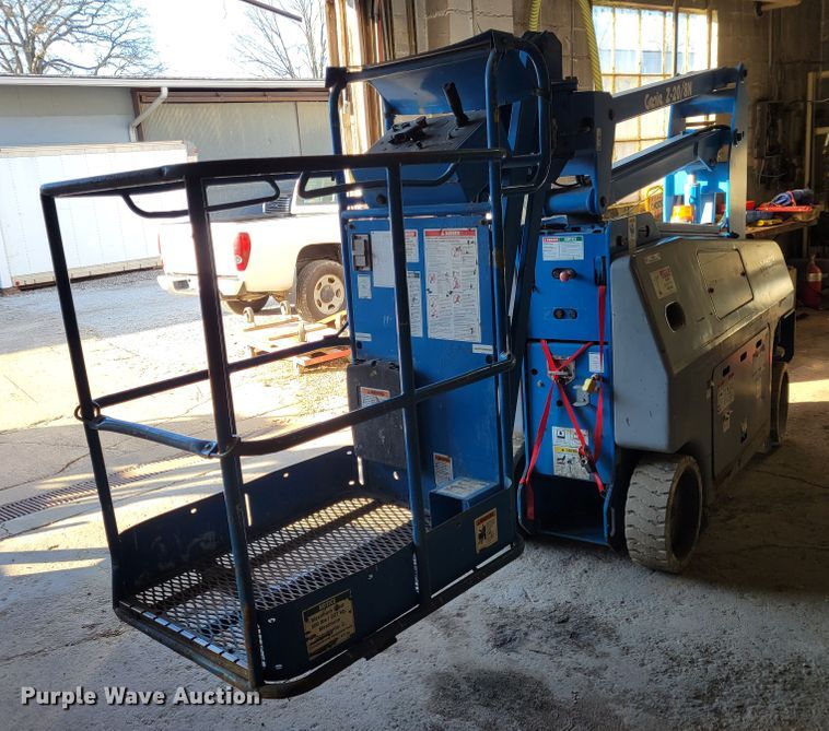 image for item IV9744 2002 Genie Z-20/8N  boom lift