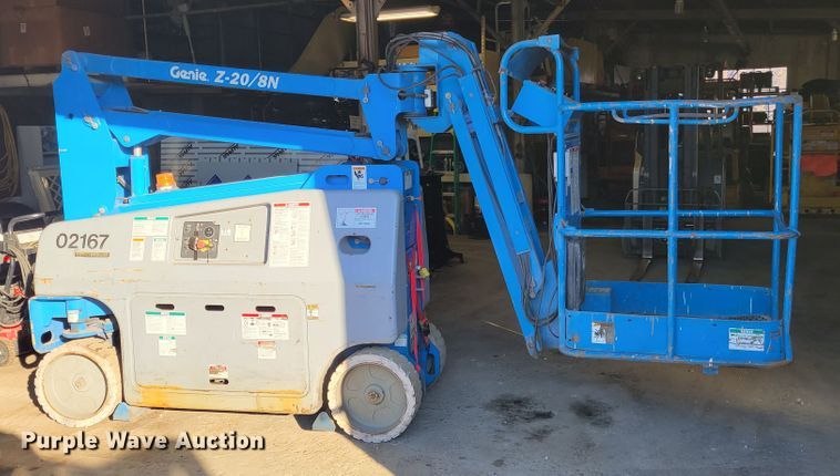 image for item IV9744 2002 Genie Z-20/8N  boom lift
