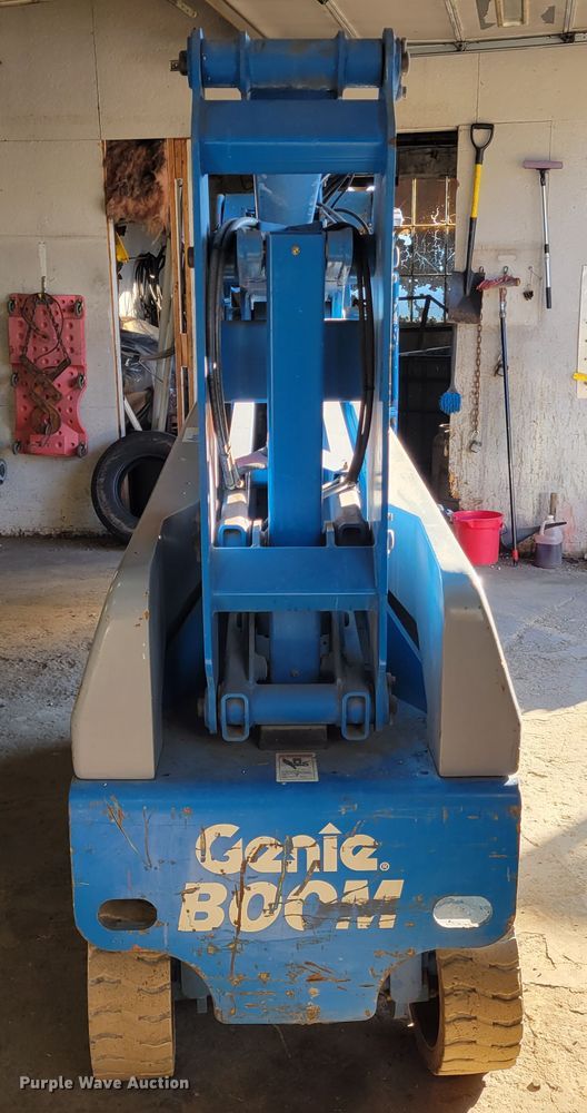 image for item IV9744 2002 Genie Z-20/8N  boom lift
