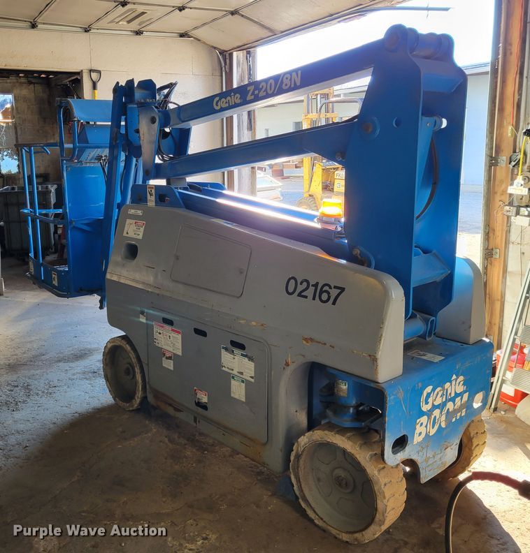 image for item IV9744 2002 Genie Z-20/8N  boom lift