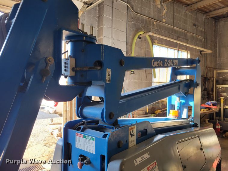 image for item IV9744 2002 Genie Z-20/8N  boom lift